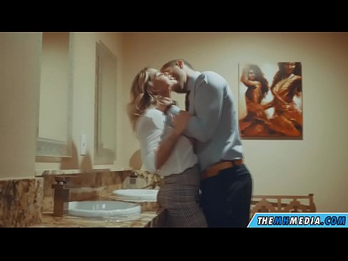 ❤️ Кад те прсата плавуша заведе у јавном тоалету ❌ Порно фб на sr.tubsexer-porn.ru